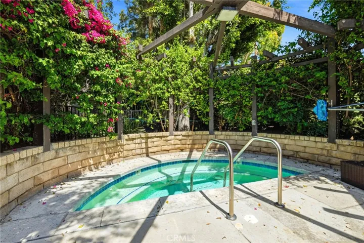 7304 Corbin Avenue J, Reseda, California 91335