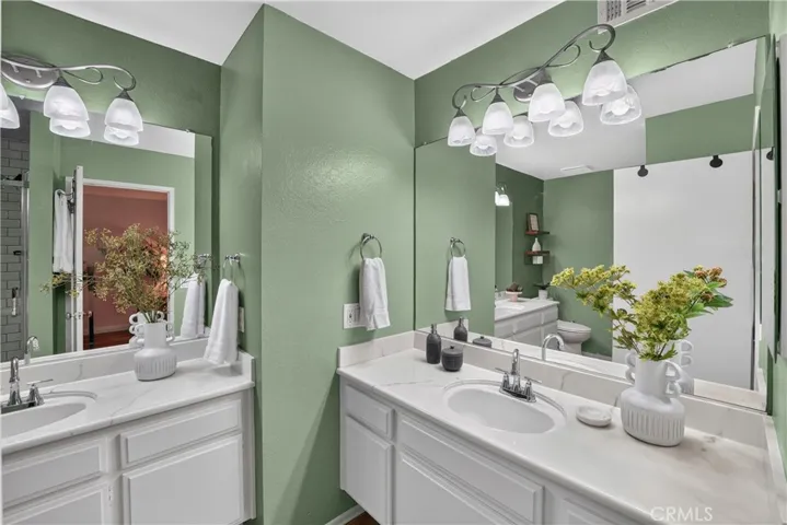69 Brownfield, Pomona, California 91766