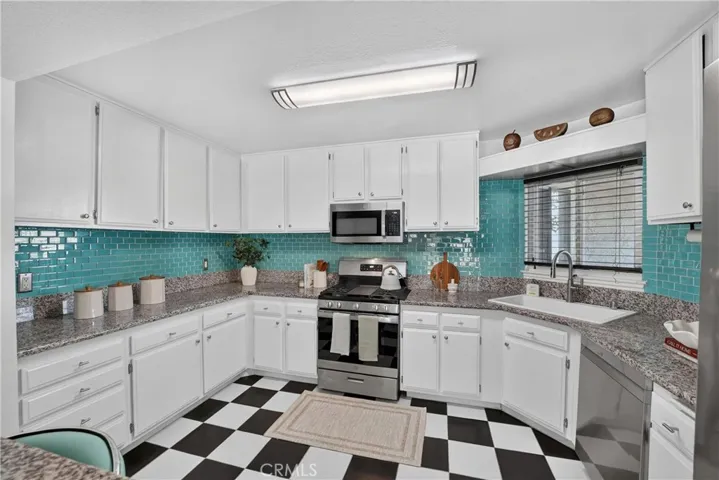 69 Brownfield, Pomona, California 91766