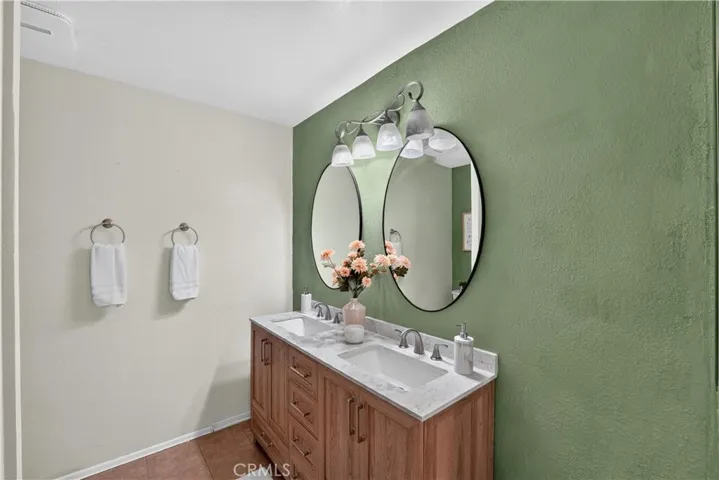69 Brownfield, Pomona, California 91766