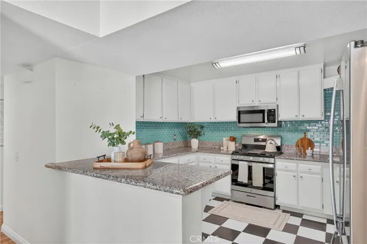 69 Brownfield, Pomona, California 91766