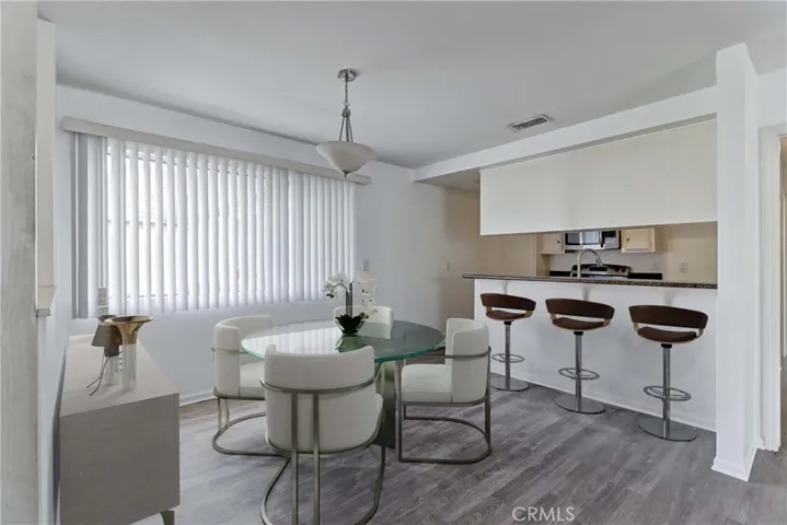 Virutaly Staged- dining area