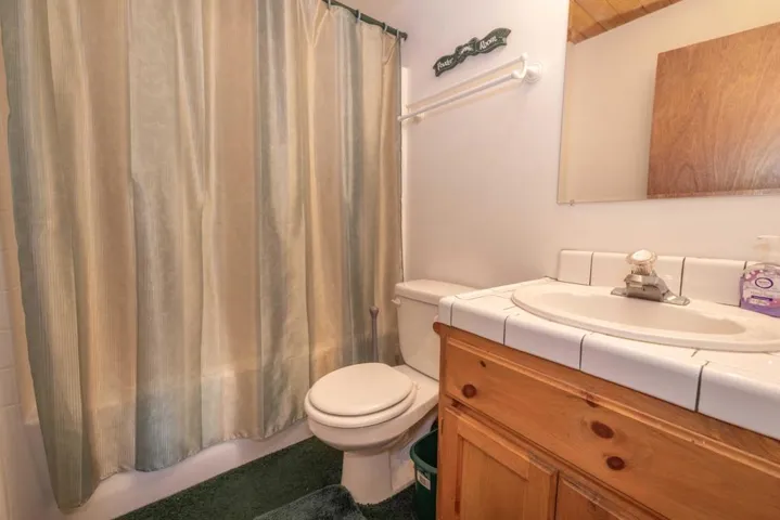 032_2nd Bathroom 1