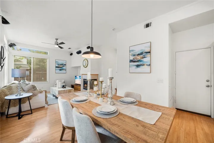 10' Ceilings, Wood Laminate Flooring, Dual Pane Windows