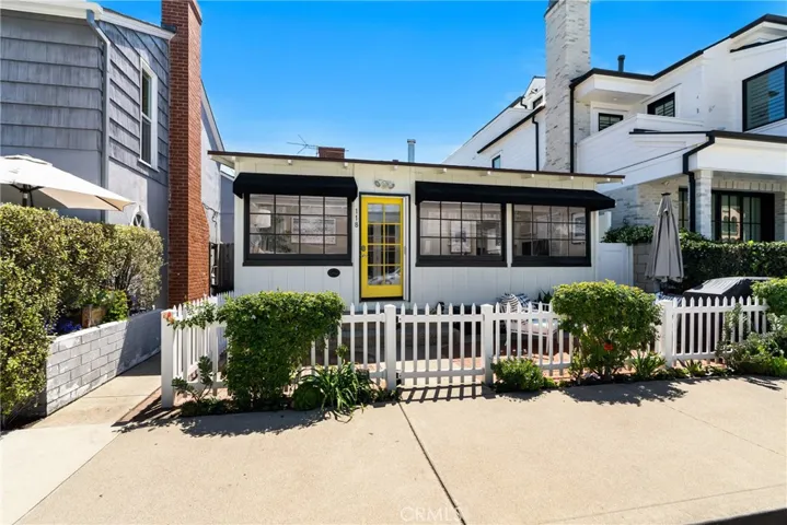 118 Emerald, Newport Beach, California 92662
