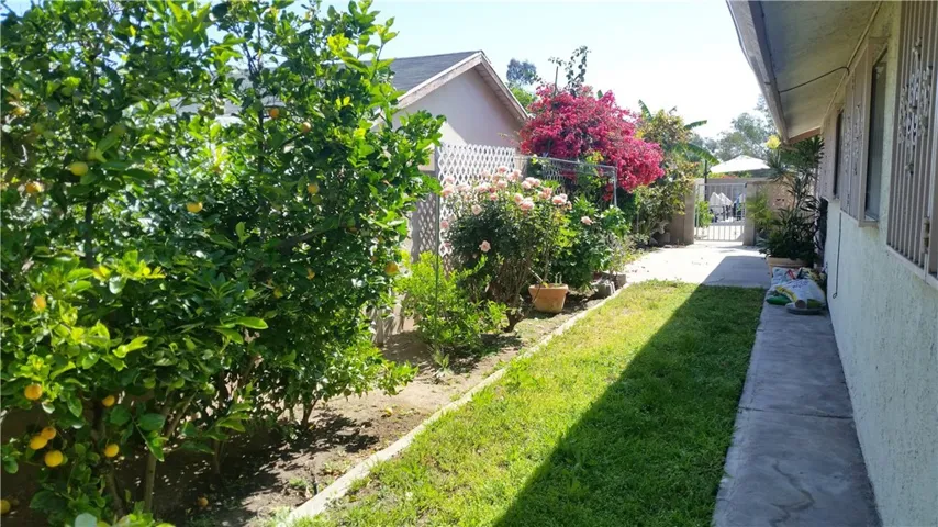 Picture is from 05-2017 rental listing