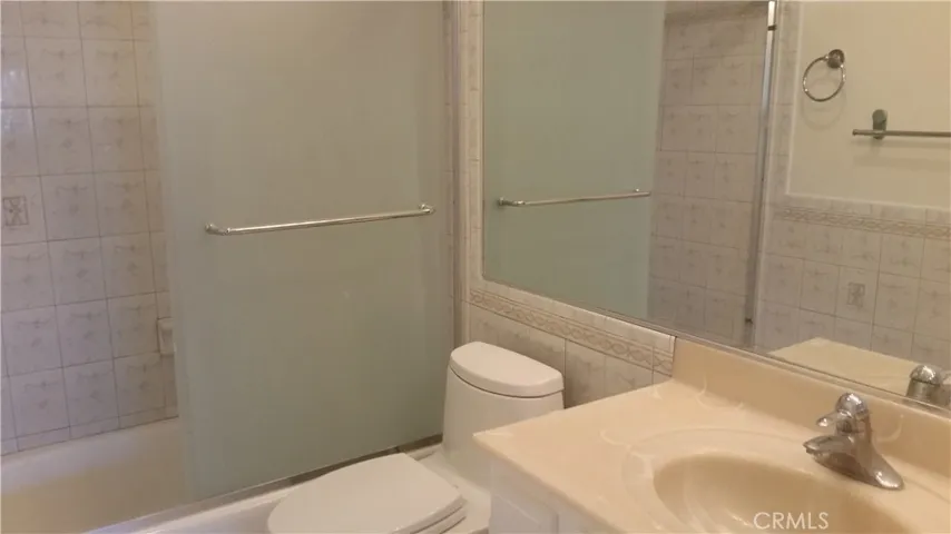 Picture is from 05-2017 rental listing