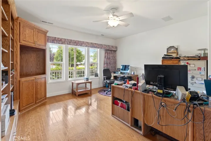 Office/bedroom. Built-in book shelves.