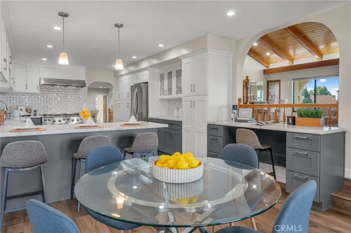 Casual Dining Area, Kitchen & Work Desk