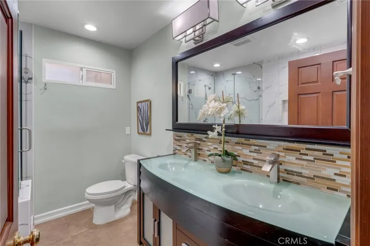 Hallway Bathroom #4 Adjacent to Bedroom #4