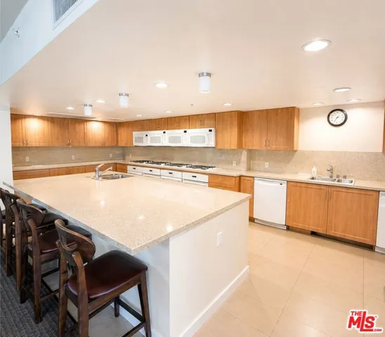 Coomunity Room Kitchen