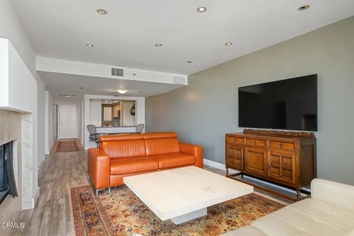 09-Living Area
