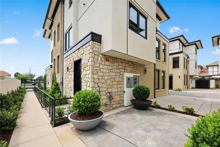 826 Sunset B, Arcadia, California 91007