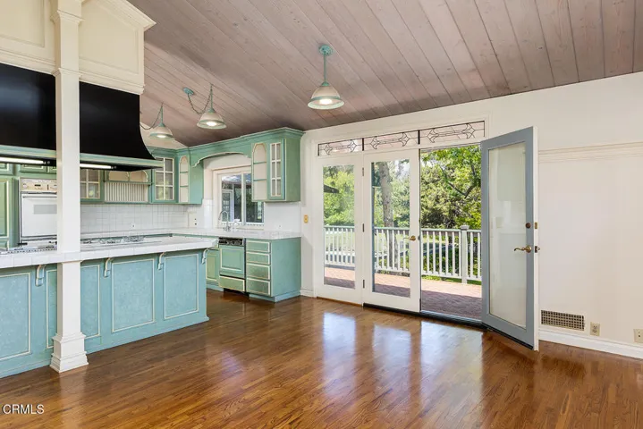 1265 Club House Dr 011-mls