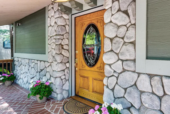 1265 Club House Dr 002-mls