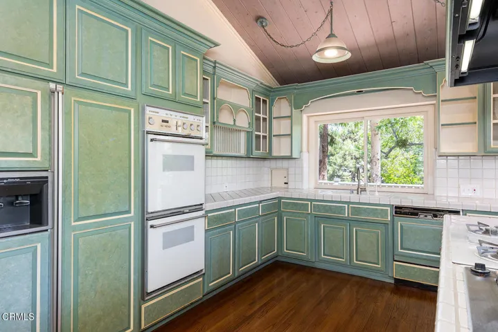 1265 Club House Dr 010-mls