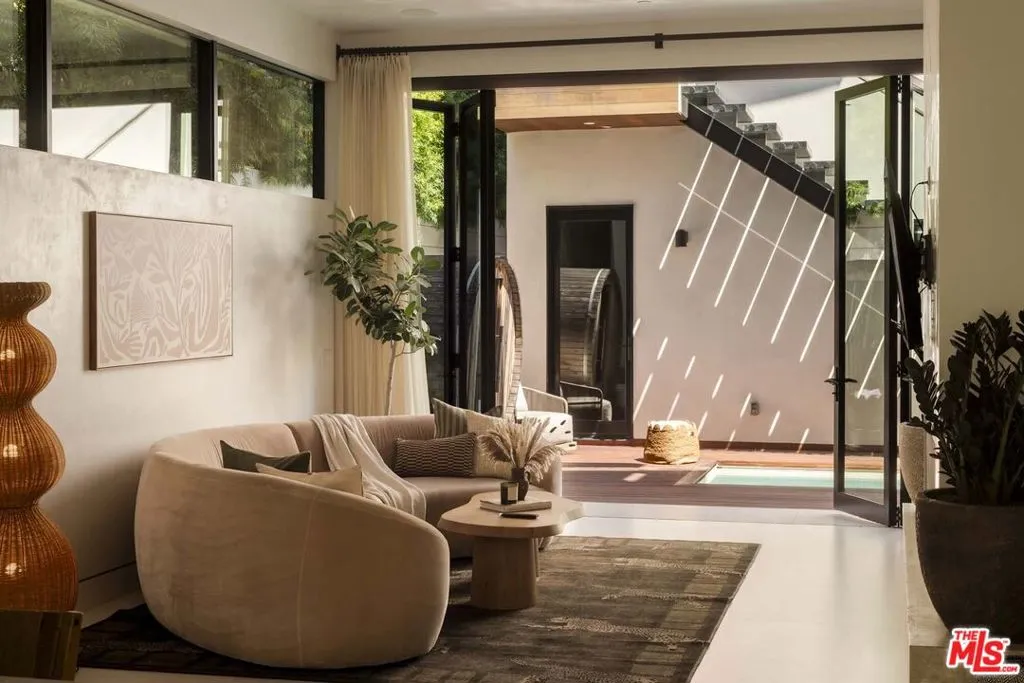 832 Milwood Avenue, Venice, California 90291 — photo 4