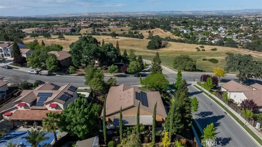 322 Montebello Oaks, Paso Robles, California 93446