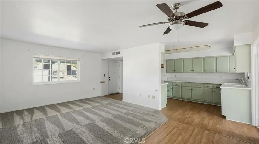 Livingroom / Kitchen / Dining
