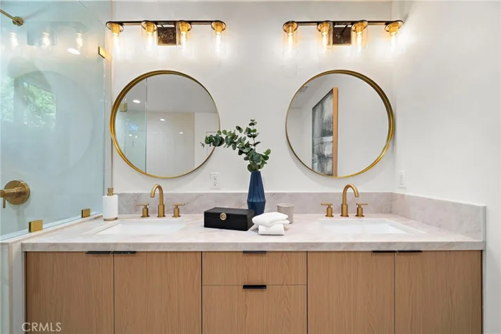 Dual vanities