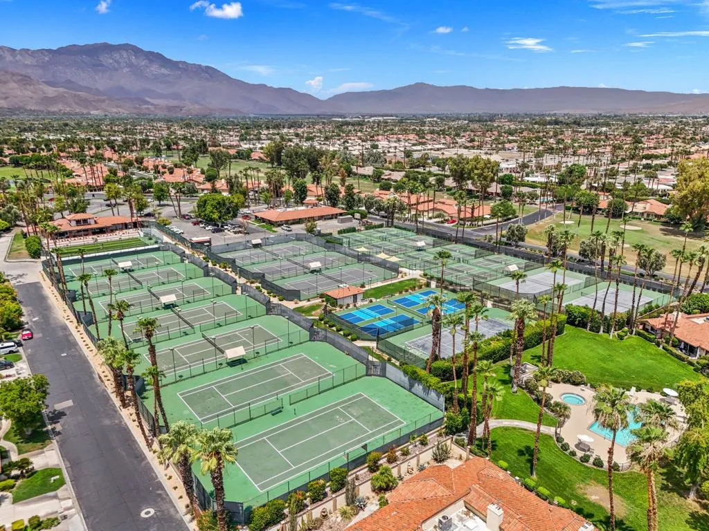 33 pickleball courts