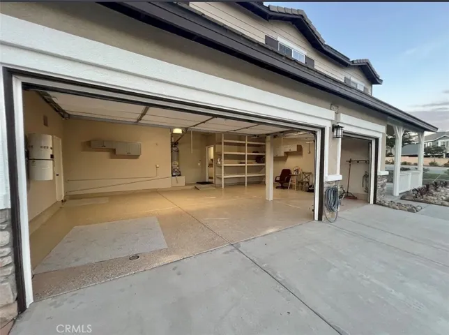 Huge 3 car garage
