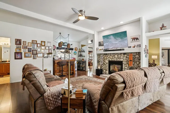 11-web-or-mls-Rim Rock Rd-S0910-014