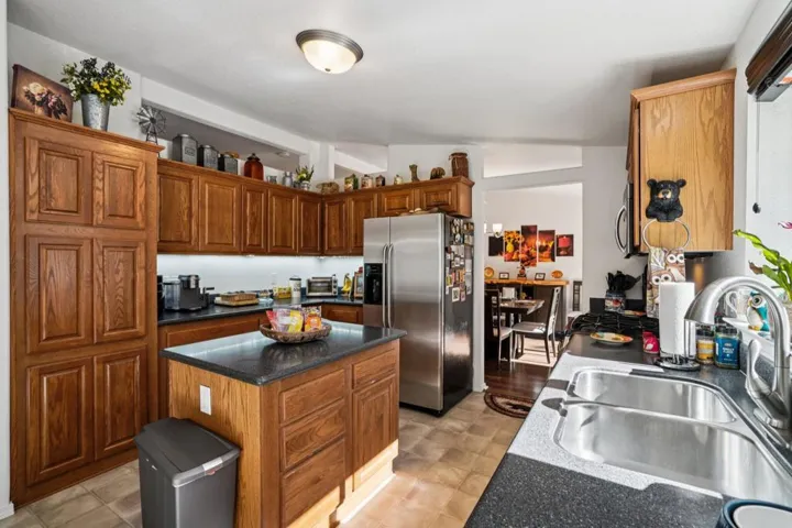 17-web-or-mls-Rim Rock Rd-S0910-024