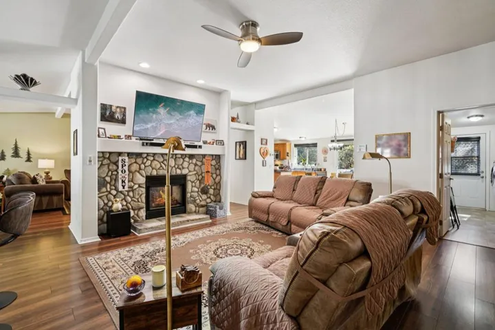10-web-or-mls-Rim Rock Rd-S0910-013