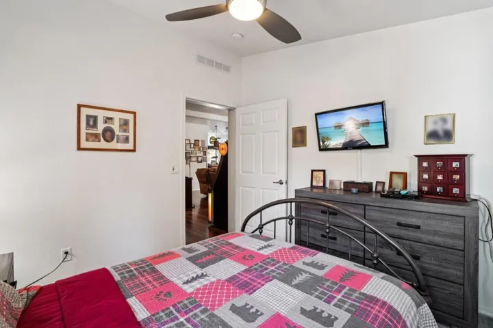 26-web-or-mls-Rim Rock Rd-S0910-030