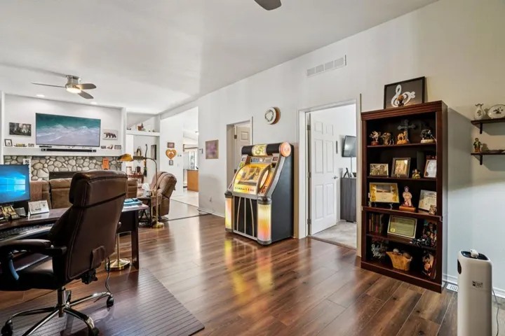 24-web-or-mls-Rim Rock Rd-S0910-028