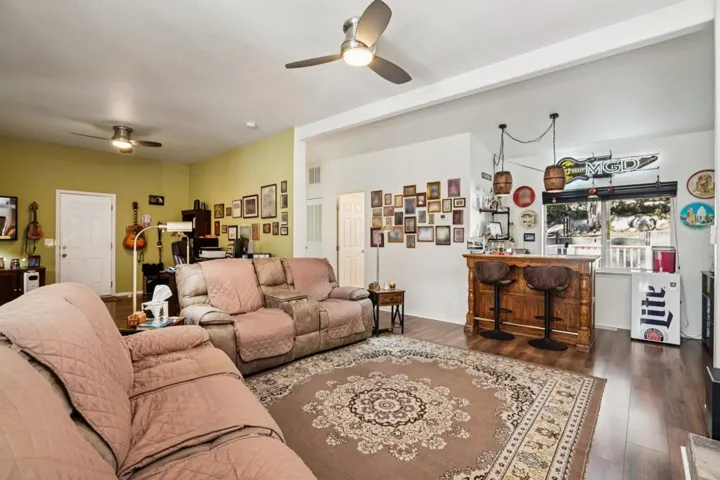 12-web-or-mls-Rim Rock Rd-S0910-015