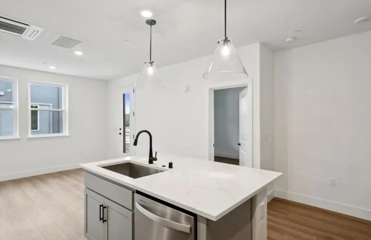 671 Lindendale Court 168-18 Plan 5, San Jose, California 95117