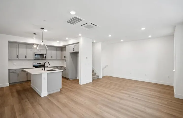671 Lindendale Court 168-18 Plan 5, San Jose, California 95117