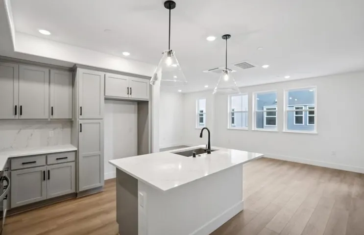 671 Lindendale Court 168-18 Plan 5, San Jose, California 95117