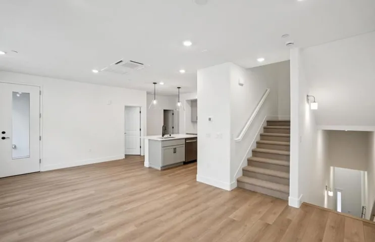 671 Lindendale Court 168-18 Plan 5, San Jose, California 95117