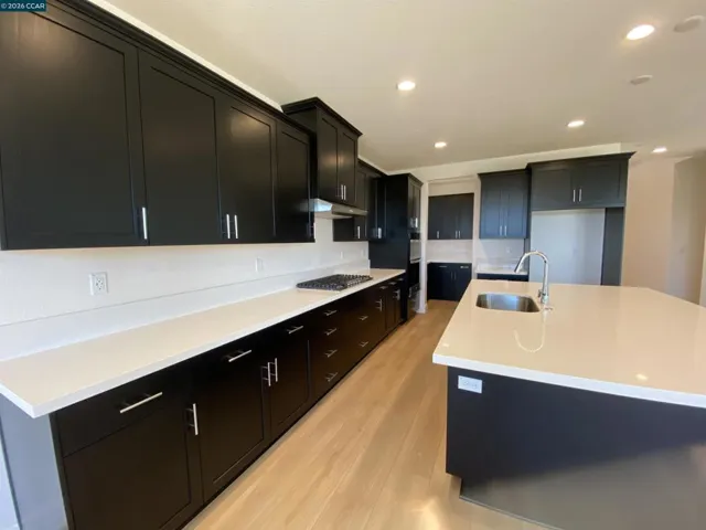 Plenty of Kitchen Cabinets