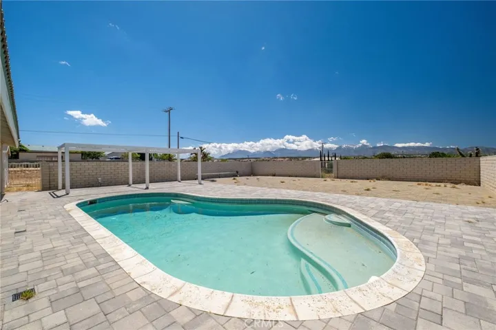 6748 Coriander, Oak Hills, California 92344