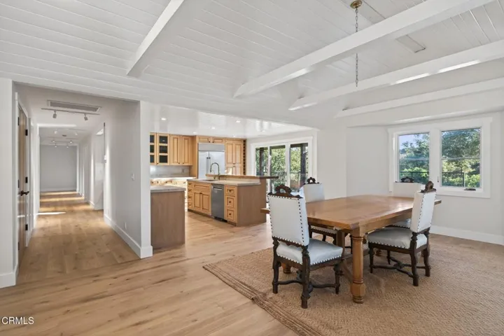 31-web-or-mls-UpmarketMedia_970C-149