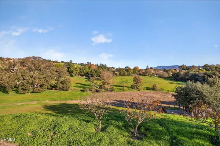 83-web-or-mls-UpmarketMedia_970C-072