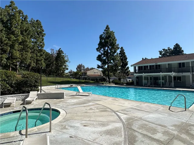 Community pool & spa