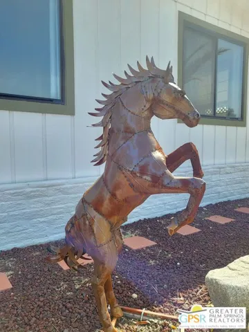 Distinctive Decor