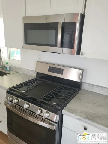 New Gas Range & Microwave