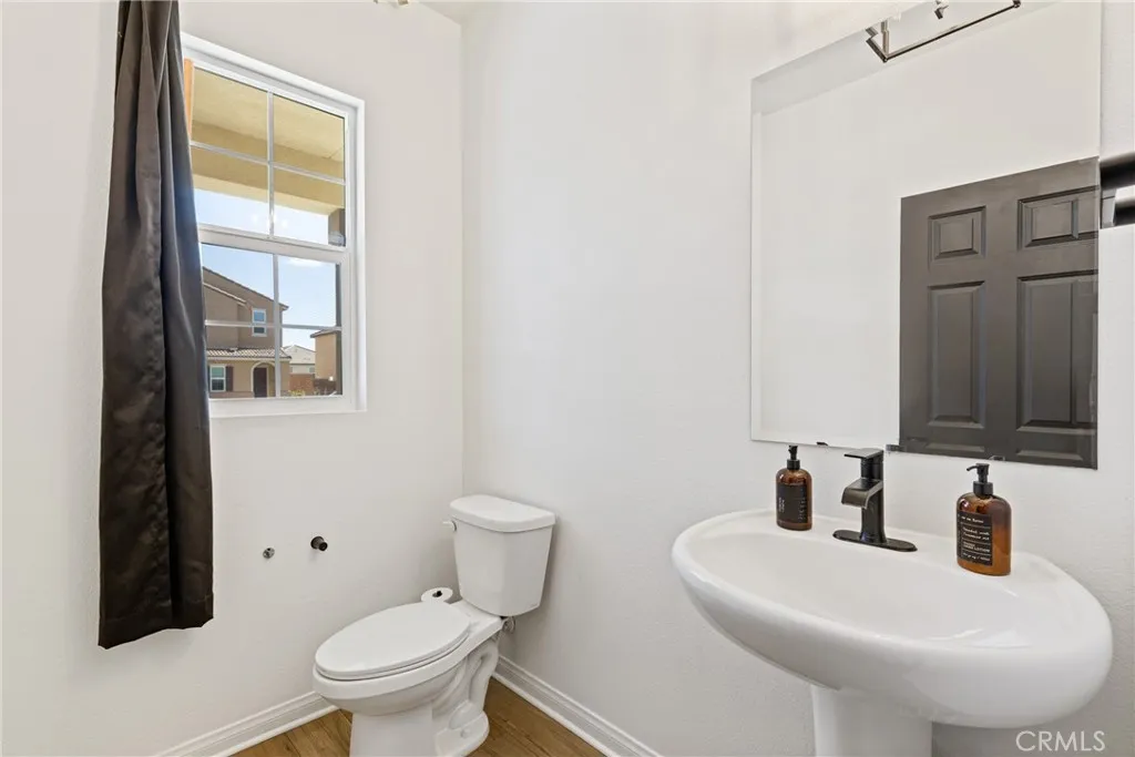Downstairs 1/2 Bath