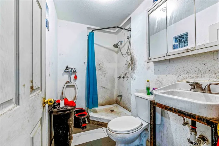 1855 E 62nd, Los Angeles, California 90001