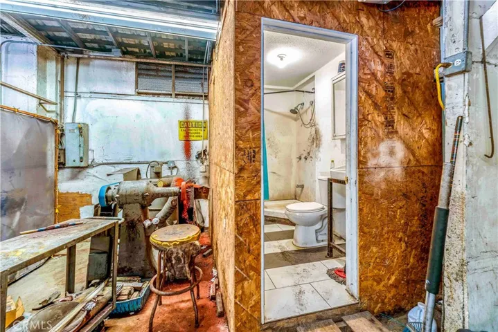 1855 E 62nd, Los Angeles, California 90001