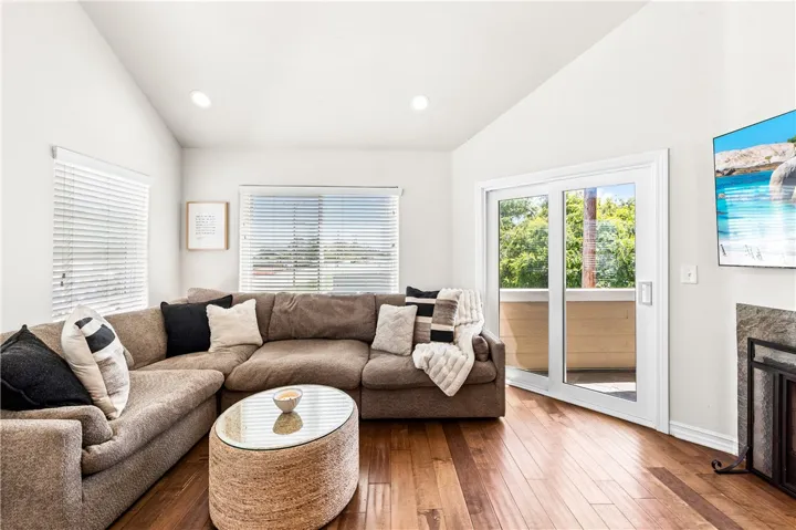 754 Joann B, Costa Mesa, California 92627