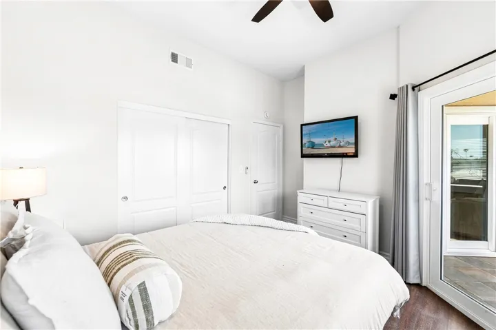 754 Joann B, Costa Mesa, California 92627
