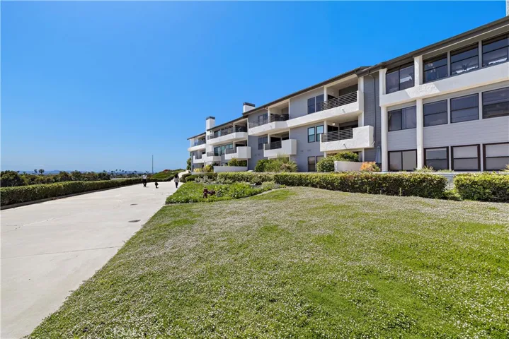 With an ocean view greenbelt right out front!