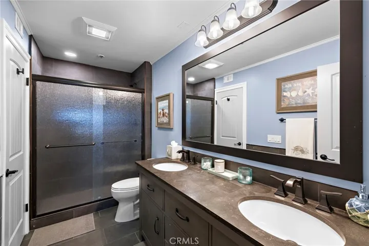 With Dual Sinks